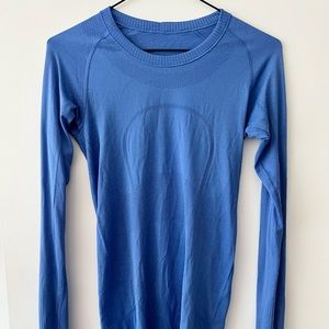 Lululemon workout shirt